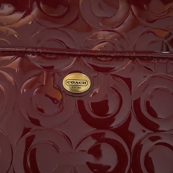 COACH PEYTON OP ART EMBOSSED PATENT POCKET TOTE - Picture 5 of 5